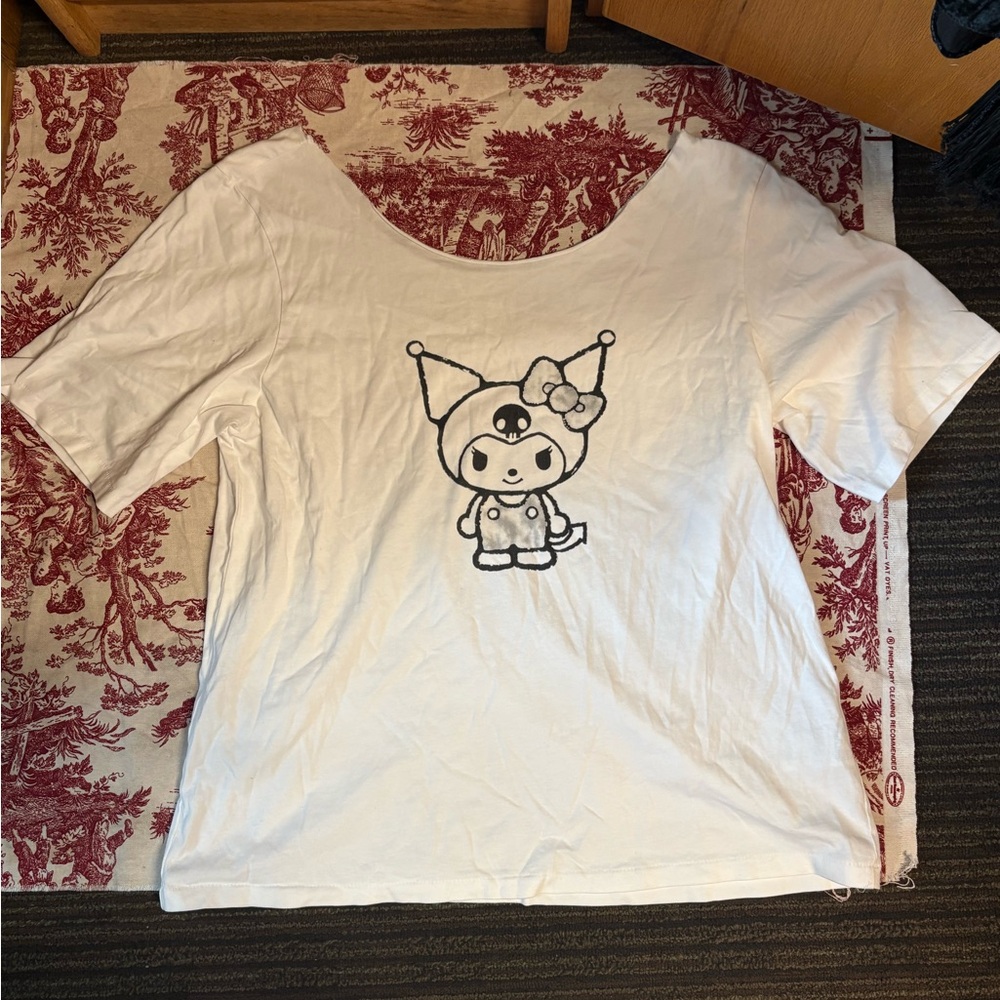 Uniqlo oversized off the shoulder kuromi tshirt